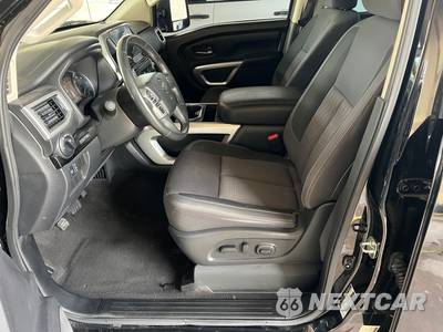 2020 Nissan TITAN SV Crew Cab Short Bed - zdjęcie 10 z 45 - miniatura