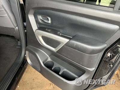 2020 Nissan TITAN SV Crew Cab Short Bed - zdjęcie 14 z 45 - miniatura