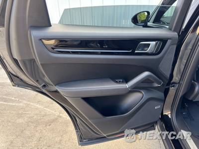 2022 Porsche Cayenne E-Hybrid - zdjęcie 44 z 48 - miniatura