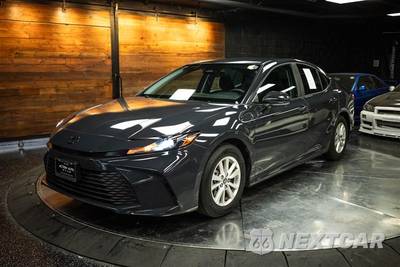 2025 Toyota Camry LE - zdjęcie 2 z 27 - miniatura