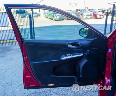 2014 Toyota Camry SE - zdjęcie 12 z 37 - miniatura