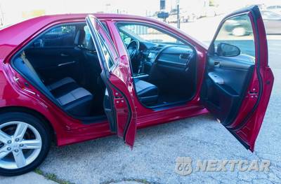 2014 Toyota Camry SE - zdjęcie 17 z 37 - miniatura