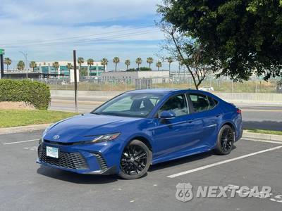 2025 Toyota Camry SE - zdjęcie 1 z 14 - miniatura
