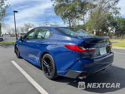2025 Toyota Camry SE - zdjęcie 3 z 14 - miniatura