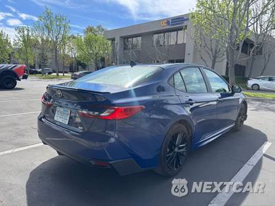 2025 Toyota Camry SE - zdjęcie 5 z 14 - miniatura