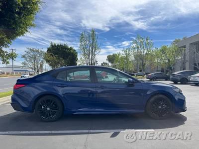 2025 Toyota Camry SE - zdjęcie 6 z 14 - miniatura