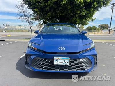 2025 Toyota Camry SE - zdjęcie 8 z 14 - miniatura