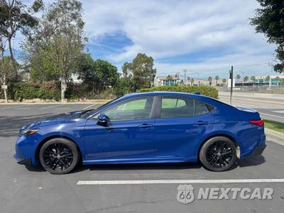 2025 Toyota Camry SE - zdjęcie 9 z 14 - miniatura