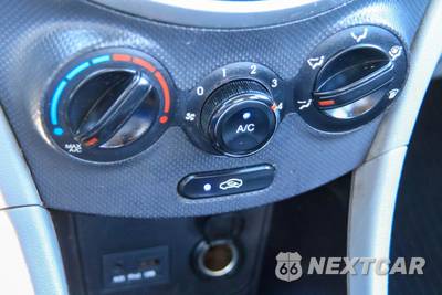 2013 Hyundai Accent GLS Sedan - zdjęcie 26 z 38 - miniatura