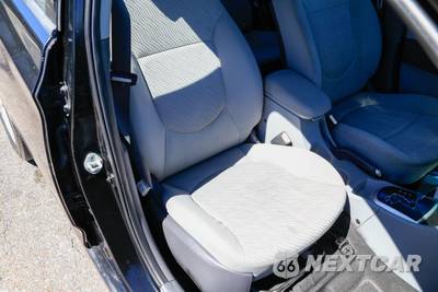 2013 Hyundai Accent GLS Sedan - zdjęcie 14 z 38 - miniatura
