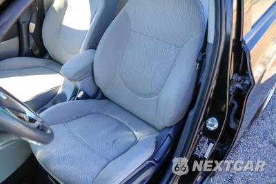 2013 Hyundai Accent GLS Sedan - zdjęcie 13 z 38 - miniatura
