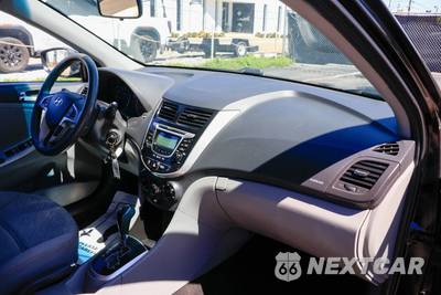 2013 Hyundai Accent GLS Sedan - zdjęcie 8 z 38 - miniatura