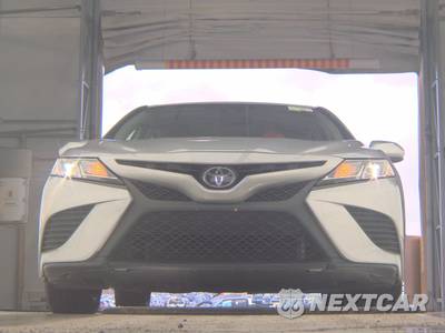 2019 Toyota Camry SE - zdjęcie 3 z 46 - miniatura