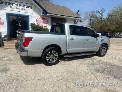 2017 Nissan TITAN SL Crew Cab Short Bed - zdjęcie 5 z 17 - miniatura