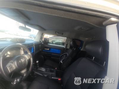 2007 Toyota FJ Cruiser w/Rear Doors - zdjęcie 13 z 26 - miniatura