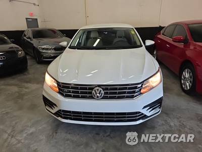 2017 Volkswagen Passat 1.8T R-Line w/Comfort Pkg - zdjęcie 2 z 21 - miniatura