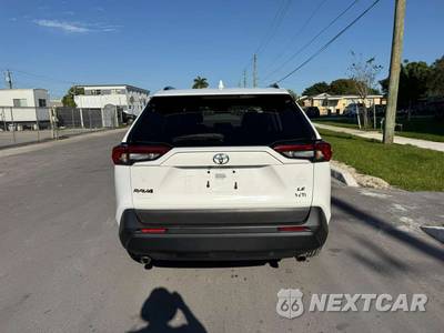 2021 Toyota RAV4 LE - zdjęcie 11 z 21 - miniatura