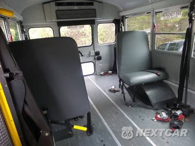 2013 Chevrolet Express 3500 Cutaway 1WT DRW - zdjęcie 34 z 35 - miniatura