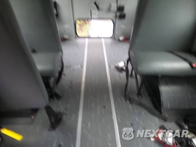 2013 Chevrolet Express 3500 Cutaway 1WT DRW - zdjęcie 21 z 35 - miniatura