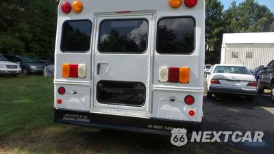 2013 Chevrolet Express 3500 Cutaway 1WT DRW - zdjęcie 4 z 35 - miniatura