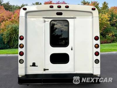 2013 Ford Super Duty E-450 Cutaway DRW - zdjęcie 7 z 52 - miniatura