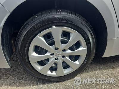 2025 Toyota Corolla LE Sedan - zdjęcie 10 z 31 - miniatura