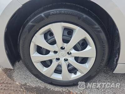 2025 Toyota Corolla LE Sedan - zdjęcie 8 z 31 - miniatura