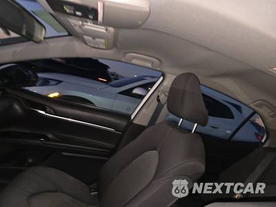 2020 Toyota Camry LE - zdjęcie 19 z 22 - miniatura