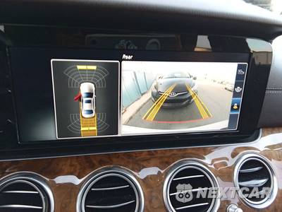 2017 Mercedes-Benz E 300 Luxury 4MATIC Sedan - zdjęcie 22 z 28 - miniatura