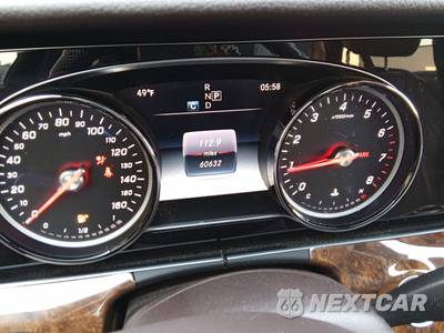 2017 Mercedes-Benz E 300 Luxury 4MATIC Sedan - zdjęcie 25 z 28 - miniatura