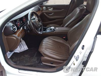 2017 Mercedes-Benz E 300 Luxury 4MATIC Sedan - zdjęcie 26 z 28 - miniatura