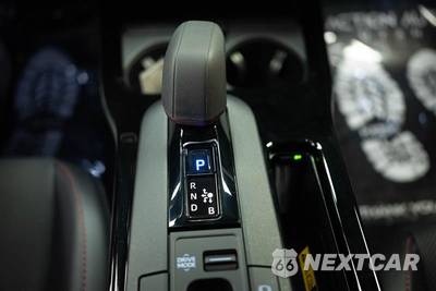 2026 Toyota Prius Plug-In Hybrid XSE - zdjęcie 24 z 33 - miniatura