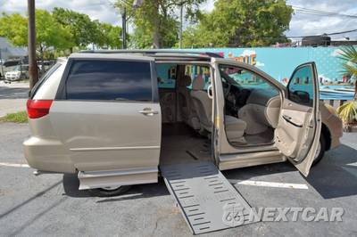 2005 Toyota Sienna LE Minivan 8-Passenger 119.3" WB - zdjęcie 1 z 47 - miniatura