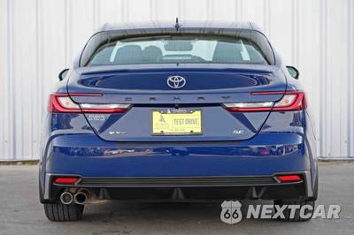 2025 Toyota Camry SE - zdjęcie 9 z 49 - miniatura