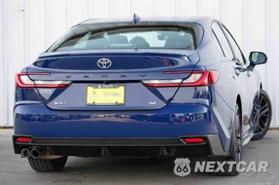 2025 Toyota Camry SE - zdjęcie 3 z 49 - miniatura