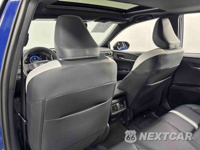 2025 Toyota Camry SE - zdjęcie 35 z 49 - miniatura