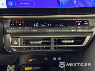 2025 Toyota Camry SE - zdjęcie 27 z 49 - miniatura