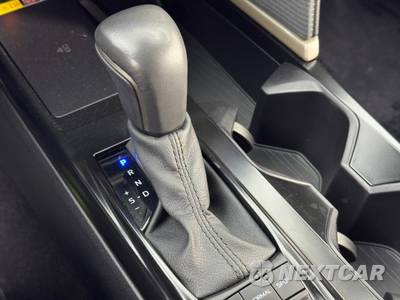 2025 Toyota Camry SE - zdjęcie 29 z 49 - miniatura