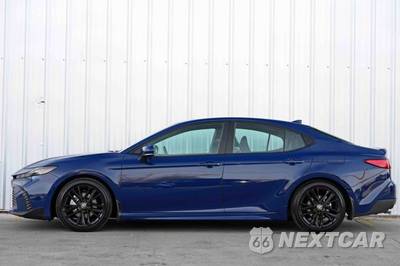2025 Toyota Camry SE - zdjęcie 7 z 49 - miniatura