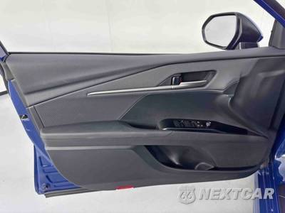 2025 Toyota Camry SE - zdjęcie 40 z 49 - miniatura