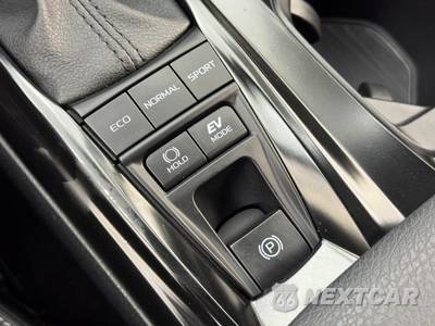 2025 Toyota Camry SE - zdjęcie 30 z 49 - miniatura