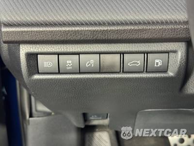 2025 Toyota Camry SE - zdjęcie 16 z 49 - miniatura