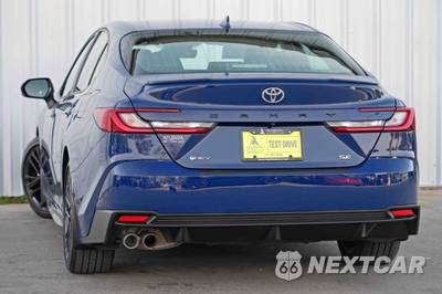 2025 Toyota Camry SE - zdjęcie 4 z 49 - miniatura