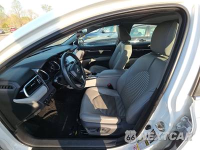 2018 Toyota Camry SE - zdjęcie 8 z 17 - miniatura