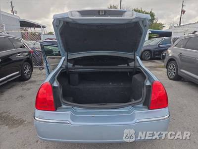 2011 Lincoln Town Car Signature Limited - zdjęcie 7 z 13 - miniatura
