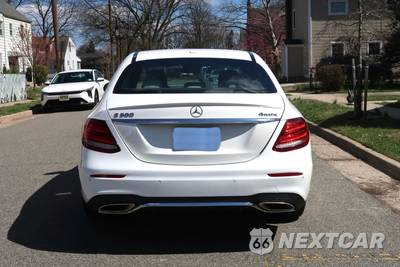 2017 Mercedes-Benz E 300 Sport 4MATIC Sedan - zdjęcie 5 z 45 - miniatura