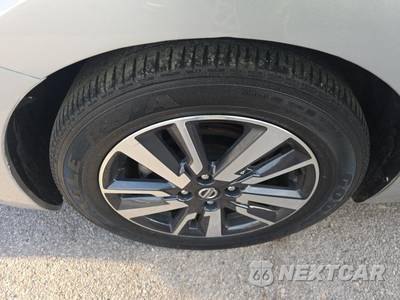 2021 Nissan Versa SV - zdjęcie 8 z 23 - miniatura