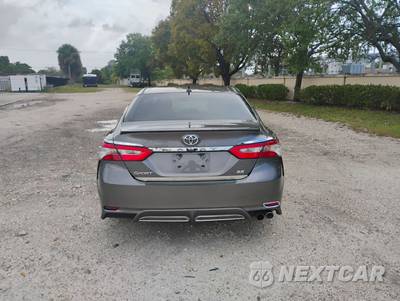 2018 Toyota Camry SE - zdjęcie 4 z 15 - miniatura