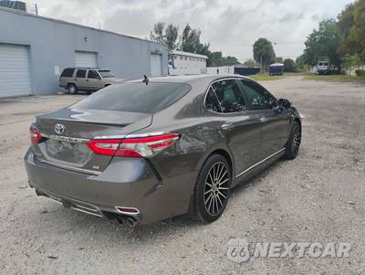 2018 Toyota Camry SE - zdjęcie 6 z 15 - miniatura