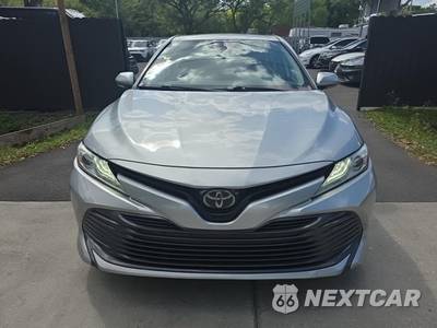 2019 Toyota Camry XLE - zdjęcie 2 z 21 - miniatura